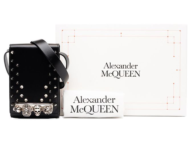 Alexander McQueen Borsa a tracolla Four Ring in pelle nera borchiata con teschio - vista 7