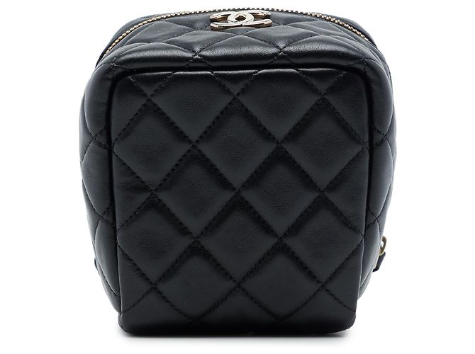 Chanel Black CC Quilted Lambskin Cube Wristlet Vanity Case - vista 3