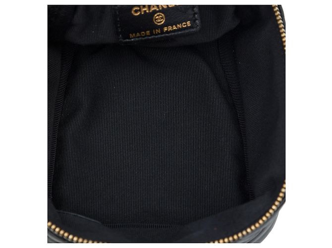 Chanel Black CC Quilted Lambskin Cube Wristlet Vanity Case - vista 4