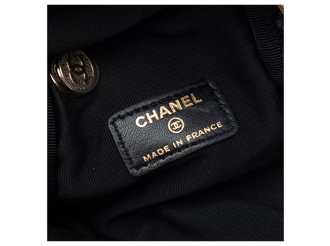 Chanel Black CC Quilted Lambskin Cube Wristlet Vanity Case - vista 5