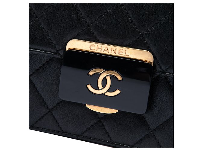 Chanel Black Medium Quilted Sheepskin Beauty Lock Flap - vista 5