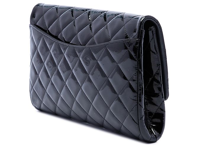 Clutch a patta trapuntata in vernice nera Chanel CC con catena - vista 2