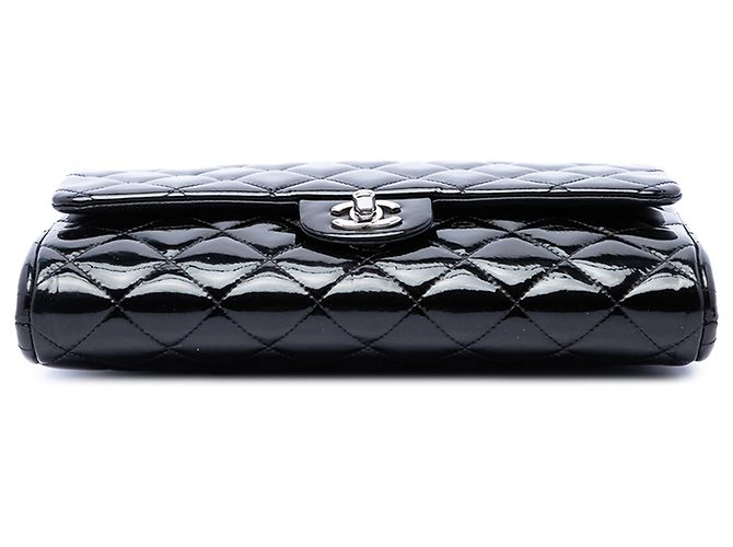 Clutch a patta trapuntata in vernice nera Chanel CC con catena - vista 3