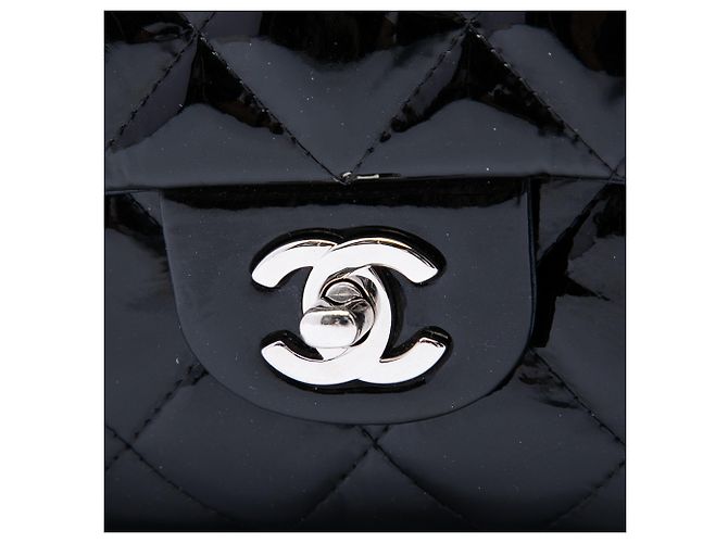 Clutch a patta trapuntata in vernice nera Chanel CC con catena - vista 5