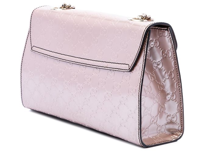 Bolso de hombro Gucci Emily Medium Guccissima de charol rosa - vista 2