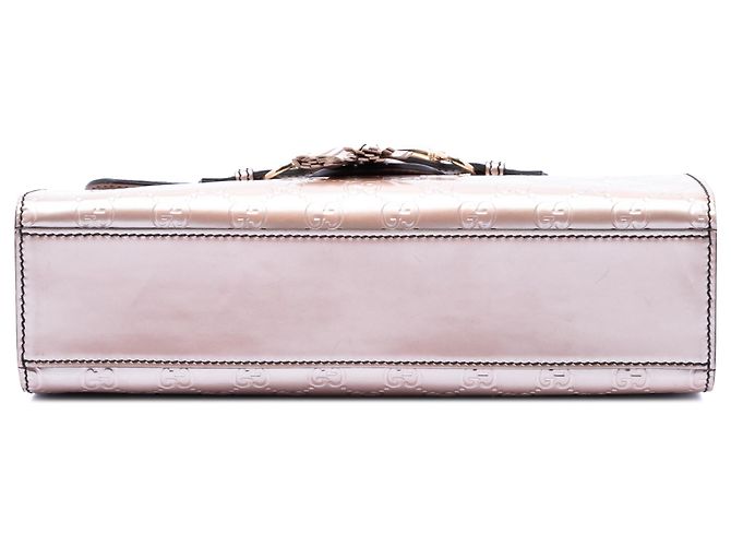 Bolso de hombro Gucci Emily Medium Guccissima de charol rosa - vista 3