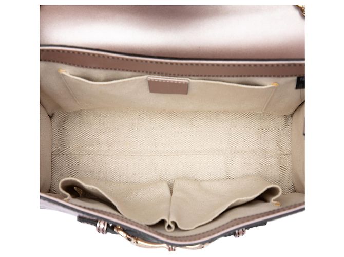 Bolso de hombro Gucci Emily Medium Guccissima de charol rosa - vista 4