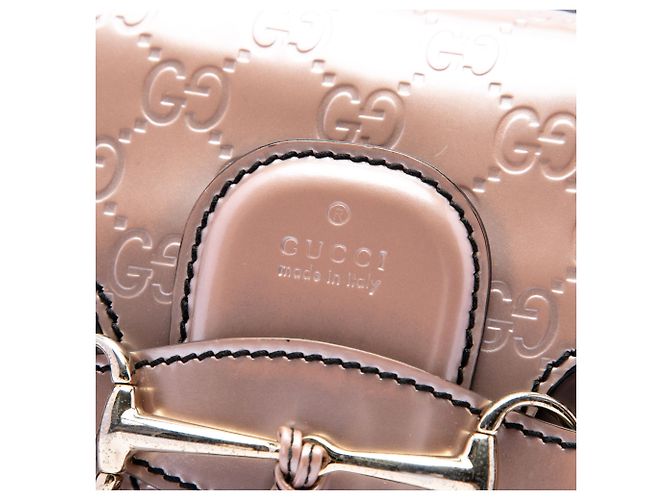 Bolso de hombro Gucci Emily Medium Guccissima de charol rosa - vista 5