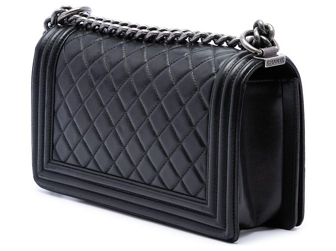 Chanel Black Old Medium Quilted Lambskin Boy Flap - vista 2