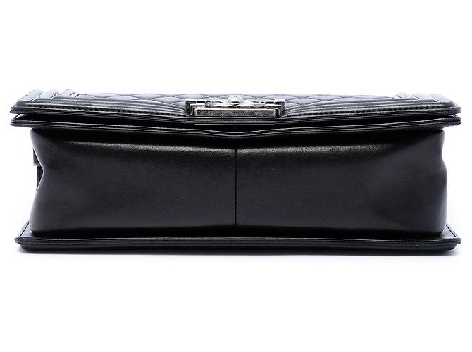 Chanel Black Old Medium Quilted Lambskin Boy Flap - vista 3
