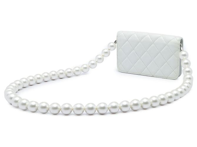 Chanel White CC Quilted Lambskin Maxi Pearl Chain Strap - vista 2