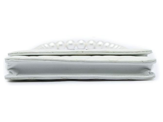 Chanel White CC Quilted Lambskin Maxi Pearl Chain Strap - vista 3