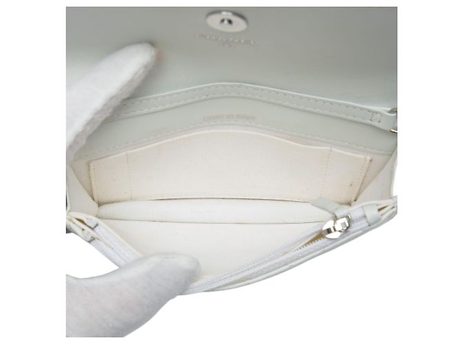 Chanel White CC Quilted Lambskin Maxi Pearl Chain Strap - vista 4