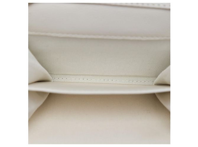 Tarjetero con cadena Chanel White CC Quilted Caviar Flap - vista 4