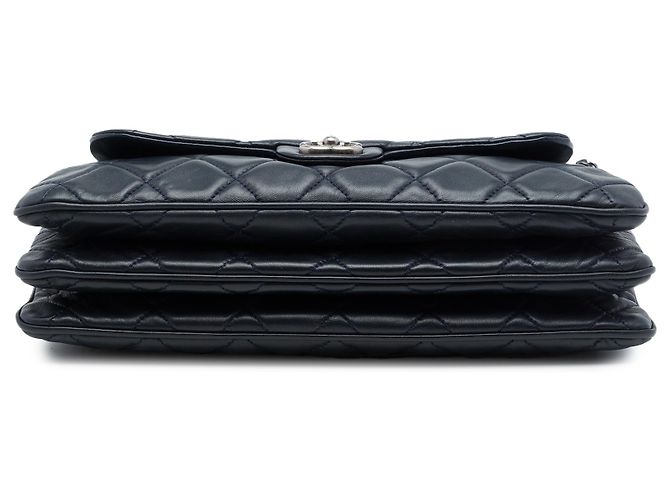 Chanel Blue CC Quilted Lambskin Accordion Flap - vista 3