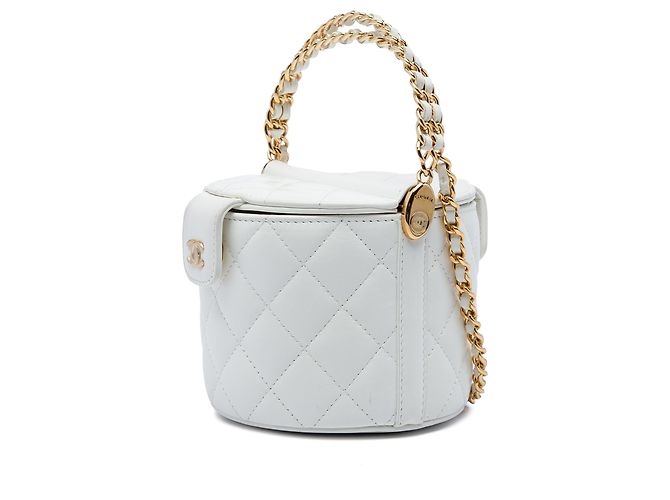 Vanity Beauty case rotondo Chanel in pelle d'agnello matelassé bianca con logo CC, manico superiore e catena - vista 2