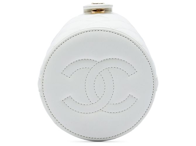 Vanity Beauty case rotondo Chanel in pelle d'agnello matelassé bianca con logo CC, manico superiore e catena - vista 3