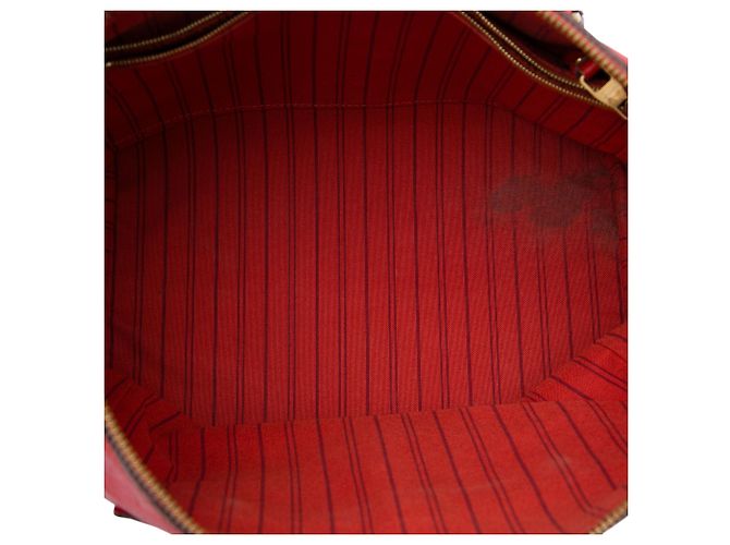 Louis Vuitton Red Monogram Empreinte Lumineuse PM - vue 4