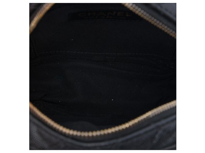 Bolsa Day Camera Chanel CC acolchoada em couro Caviar preto - vista 4