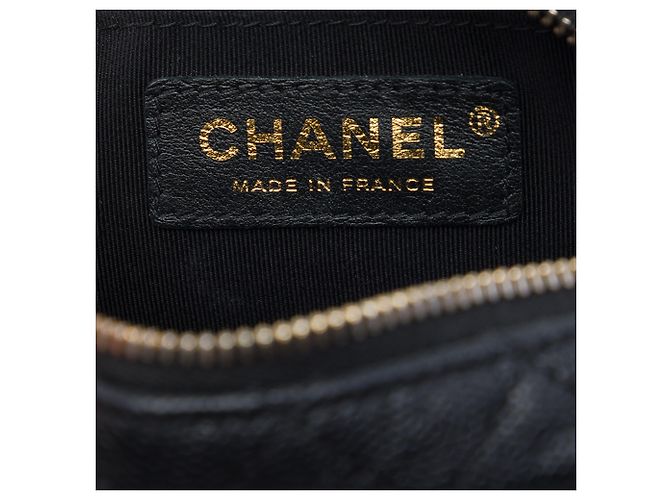Bolsa Day Camera Chanel CC acolchoada em couro Caviar preto - vista 5