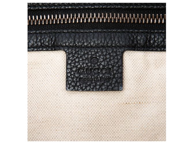 Borsa a tracolla a mezzaluna Gucci in pelle di vitello martellata nera con logo - vista 5
