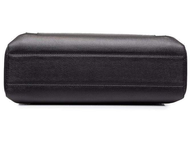 Louis Vuitton Black Taiga Kasbek PM - vista 3