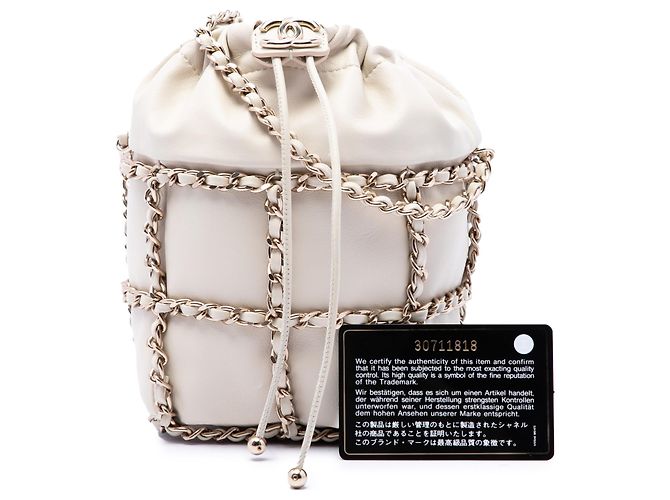 Borsa secchiello Chanel Mini in lambskin bianca con coulisse e catena CC - vista 7