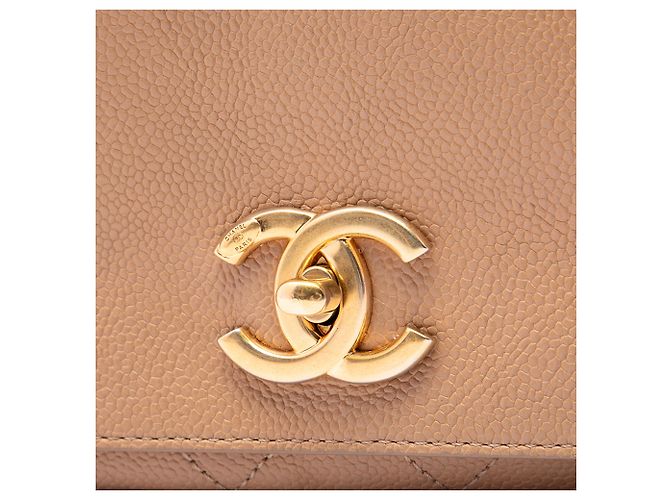Chanel Beige CC Stitched Caviar Turnlock Top Handle Flap - vista 5