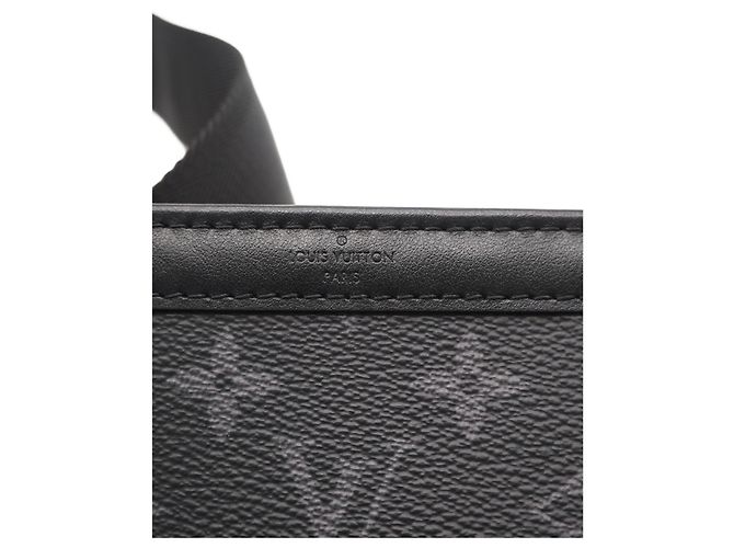 Louis Vuitton Cartera Gaston Monogram Eclipse Negra - vista 4