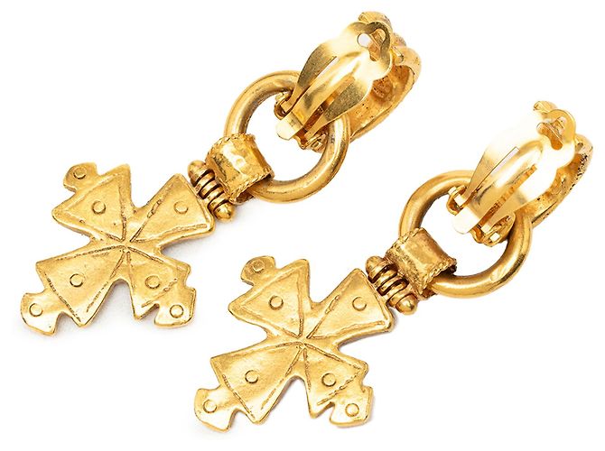 Orecchini a clip Chanel Gold CC placcati oro con croce pendente - vista 2