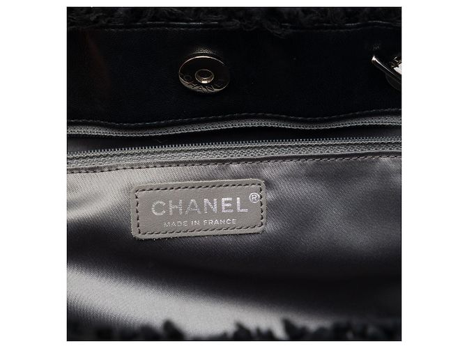 Chanel Bolsa Funny Tote Pequena em Tweed Acolchoado e PVC Preto - vista 5