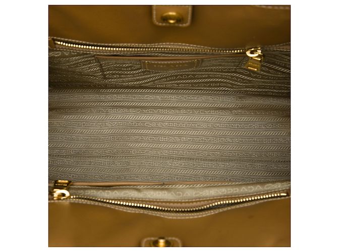 Prada Canapa Logo-Satchel aus Canvas mit braunem Saffiano-Besatz - Ansicht 4