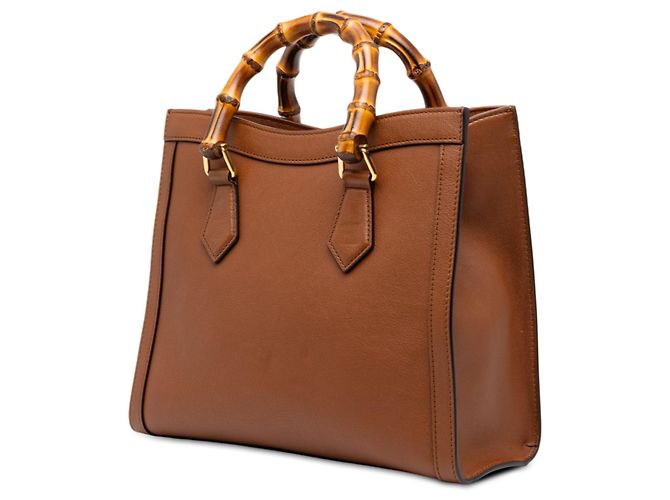Bolso Gucci Diana Medium de piel de becerro marrón con asa de bambú - vista 2
