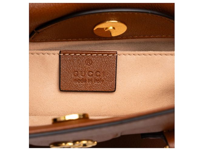 Bolso Gucci Diana Medium de piel de becerro marrón con asa de bambú - vista 5