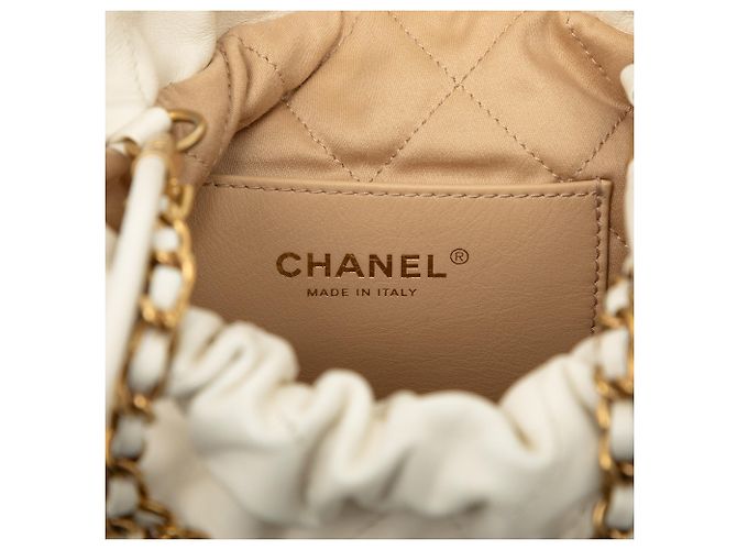 Chanel Mini Hobo 22 em couro de bezerro brilhante branco - vista 5