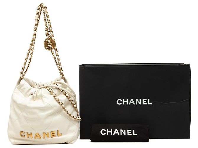 Chanel Mini Hobo 22 em couro de bezerro brilhante branco - vista 7