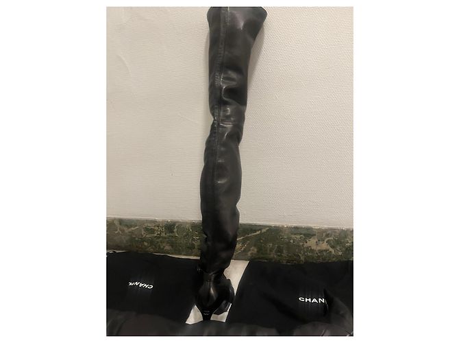 Chanel Botas Over-the-Knee em Couro Preto - vista 11