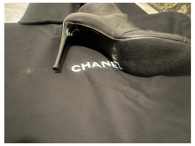 Chanel Botas Over-the-Knee em Couro Preto - vista 12