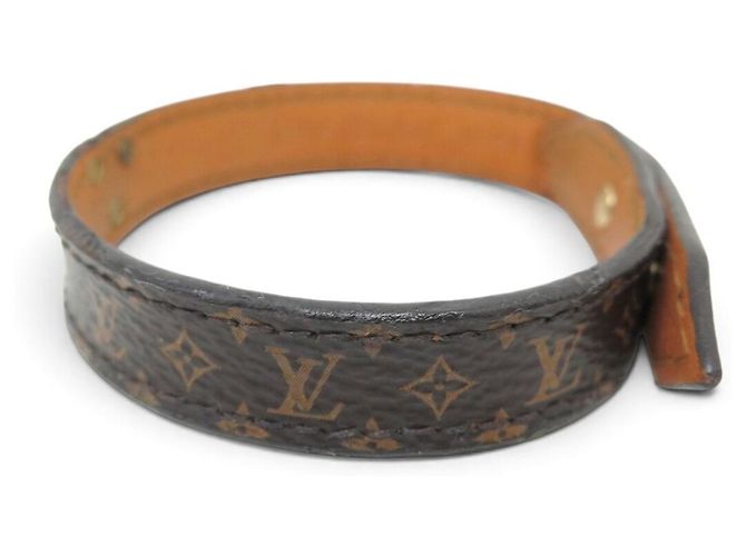 BRACELETE LOUIS VUITTON ESSENTIAL V M6042 EM TOILE MONOGRAM + CAIXA SACO - vista 2