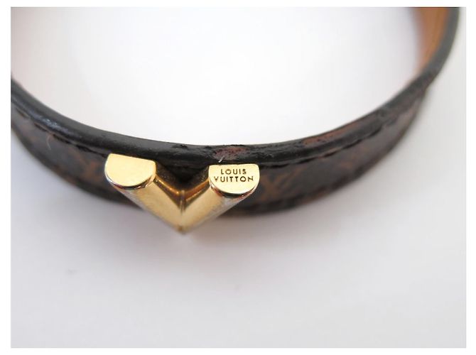 BRACELETE LOUIS VUITTON ESSENTIAL V M6042 EM TOILE MONOGRAM + CAIXA SACO - vista 5