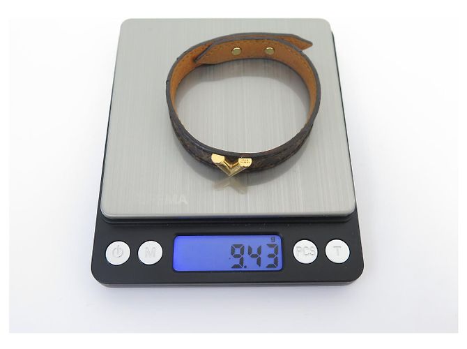 BRACELETE LOUIS VUITTON ESSENTIAL V M6042 EM TOILE MONOGRAM + CAIXA SACO - vista 9