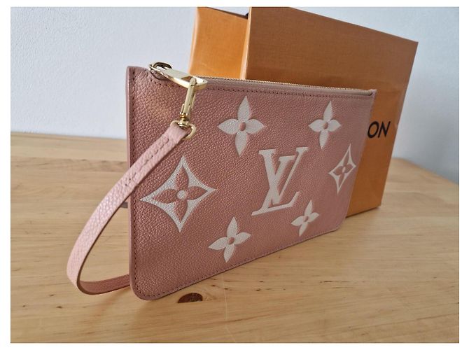 Pouch Louis Vuitton Monogram Empreinte Leather Pink - vista 3