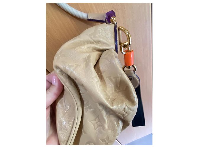 Bolsa de Ombro Louis Vuitton Monogram Empreinte Couro Bege - vista 11