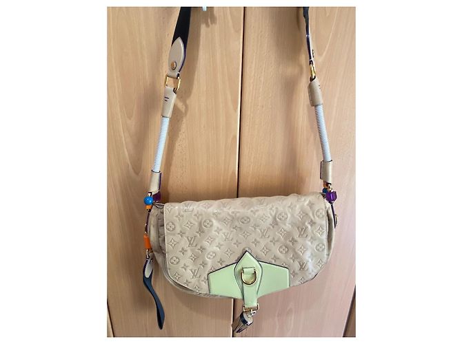 Bolsa de Ombro Louis Vuitton Monogram Empreinte Couro Bege - vista 9