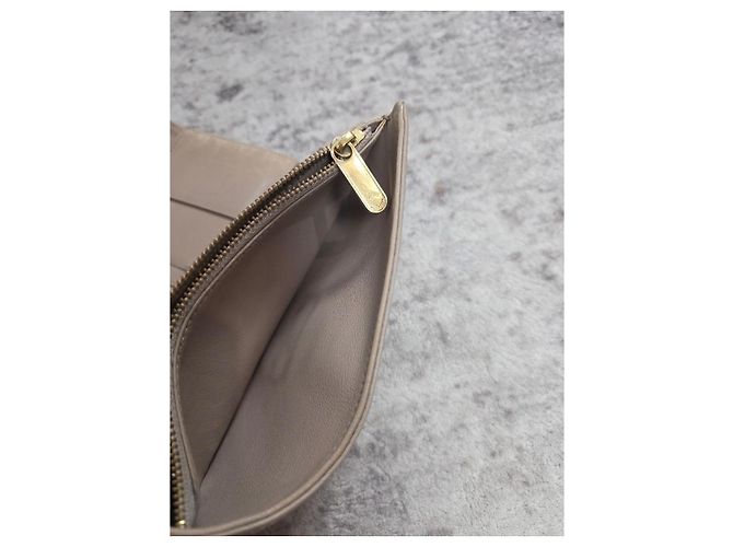 Cartera Louis Vuitton Mahina de cuero perforado - vista 11