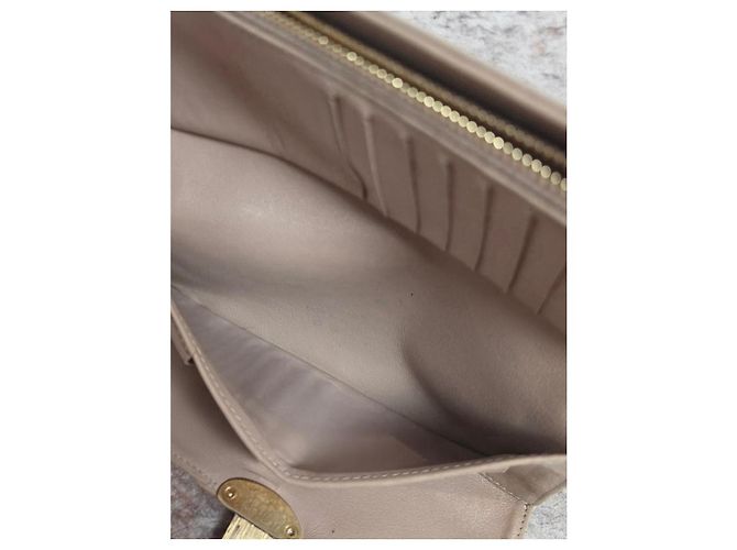 Cartera Louis Vuitton Mahina de cuero perforado - vista 14