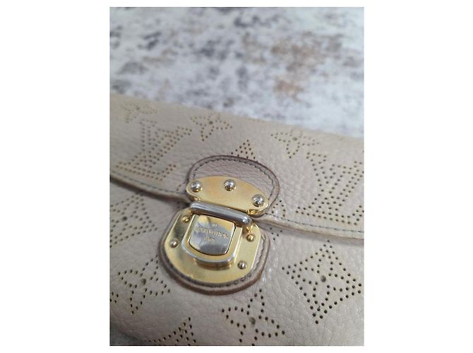 Cartera Louis Vuitton Mahina de cuero perforado - vista 3