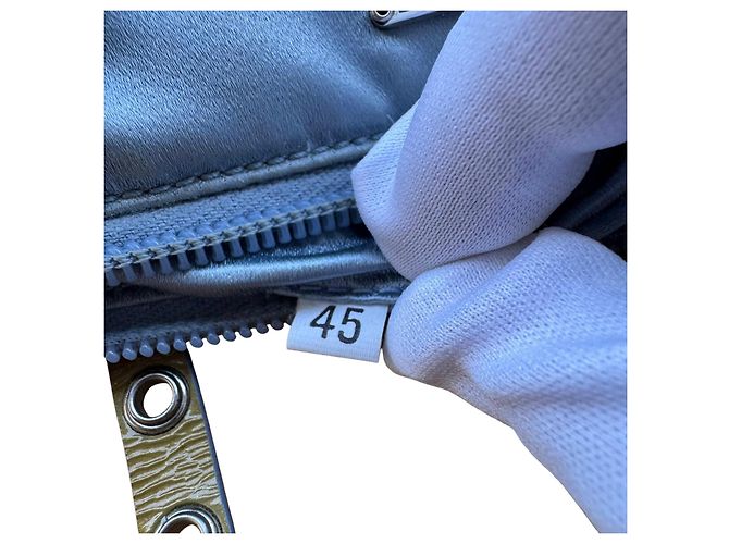 Sac à main Prada en nylon bleu clair et cuir - vue 10