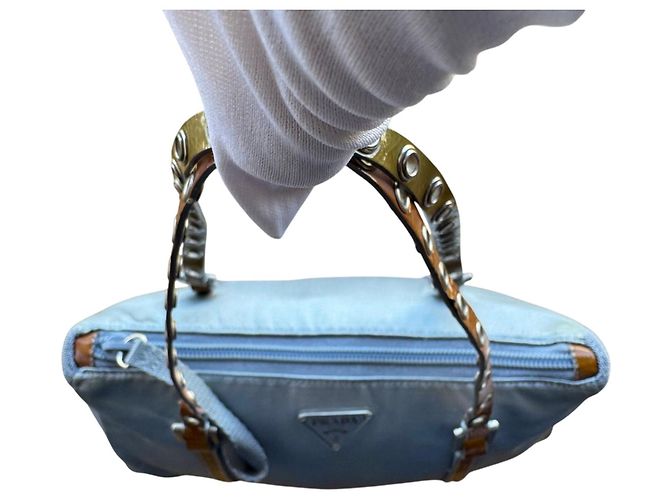 Sac à main Prada en nylon bleu clair et cuir - vue 5