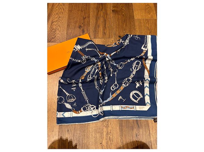 Trim Lenço Hermès Les Chevaux Déchaînés Seda e Cachemira - vista 4
